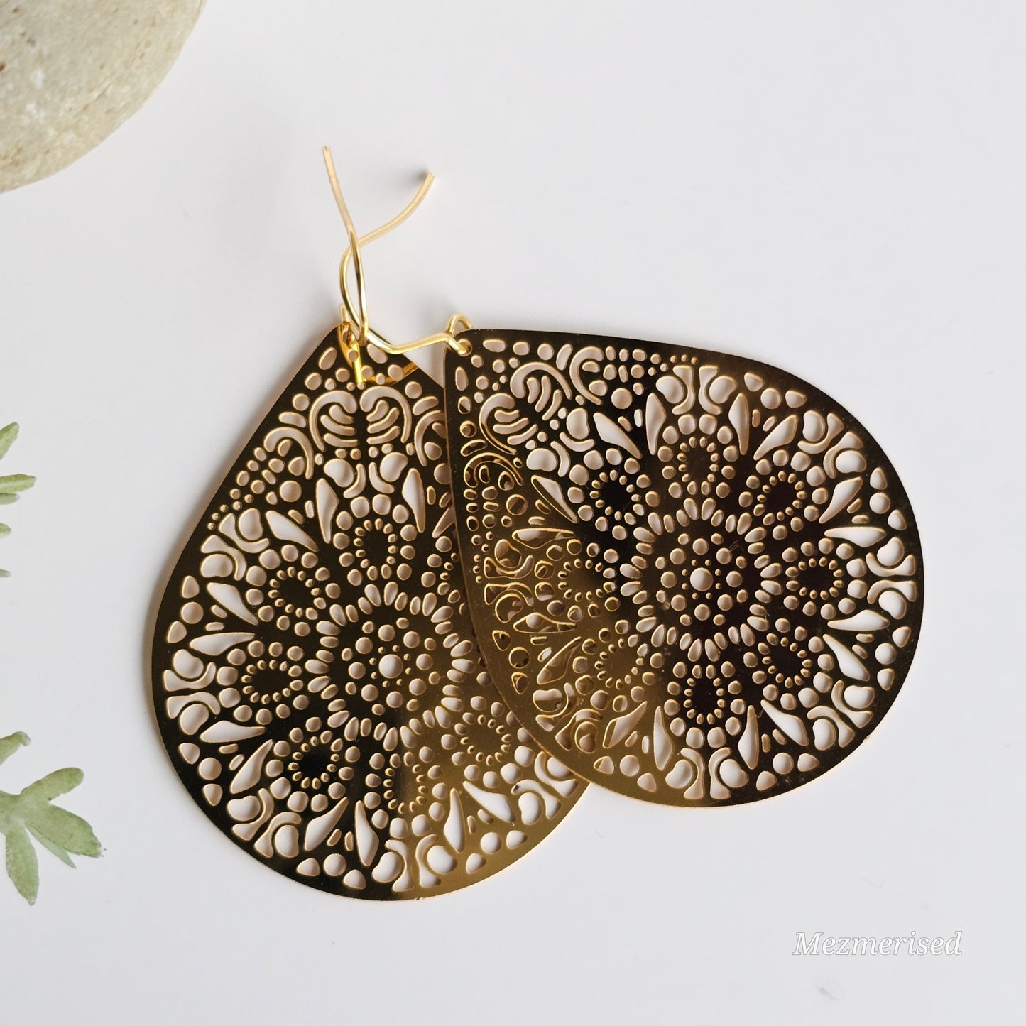 Gold droplet earrings