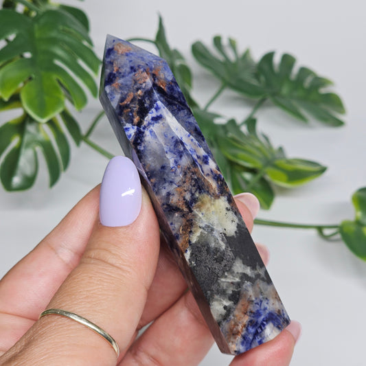 Sodalite tower held in hand showing size and natural pattern.