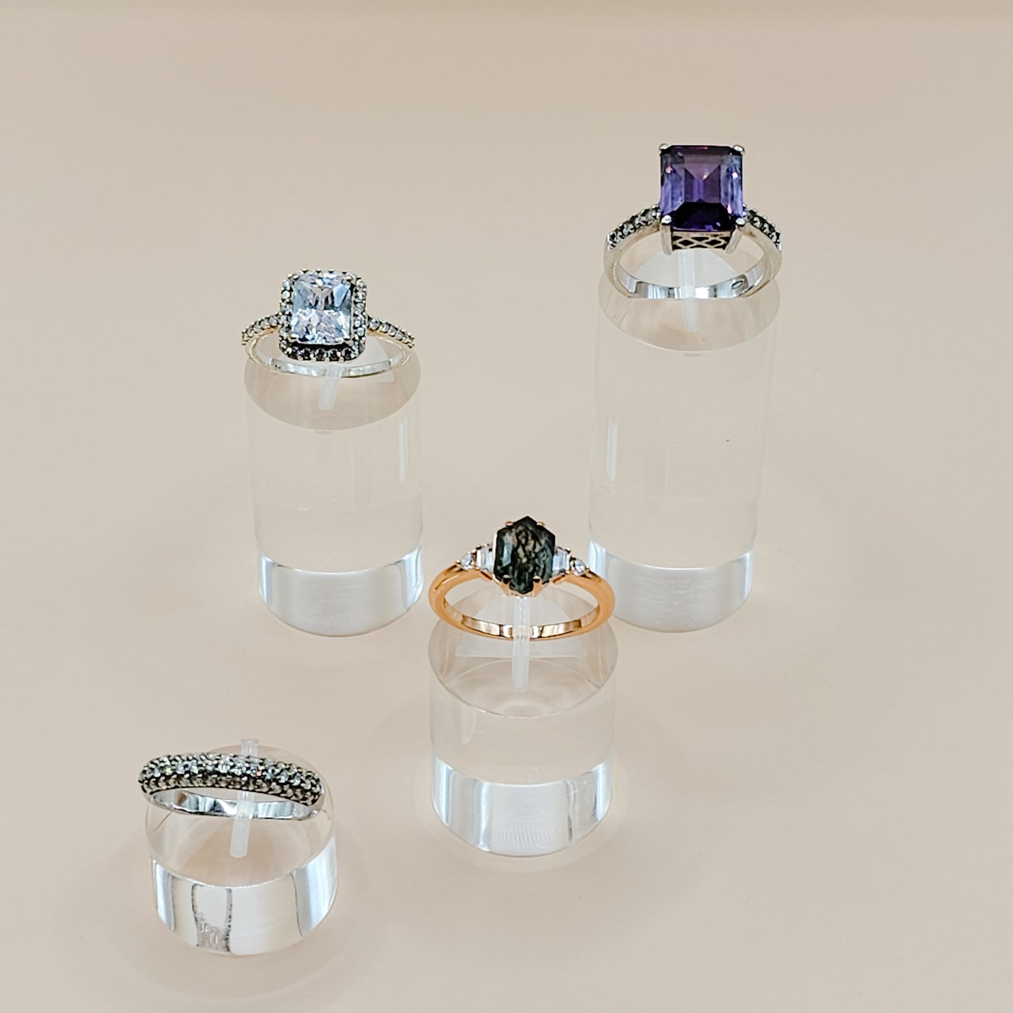 Acrylic Solid Round Ring Display Stand Clear Jewellery Holder for Ring Display Retail Setup and Product Photography