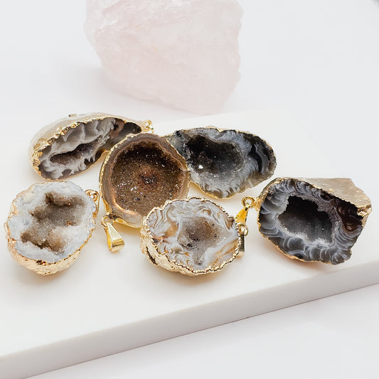 18k gold plated Agate Geode pendant | gemstone jewellery, xmas gift, christmas gift, gift for women, crystal gift, birthday gift, gemstone jewellery Australia, crystals Australia