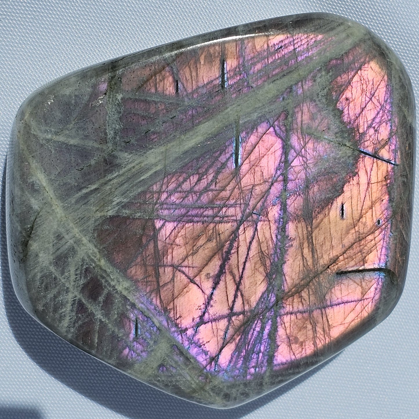 Very flashy and free standing, high quality Sunset Labradorite freeform.