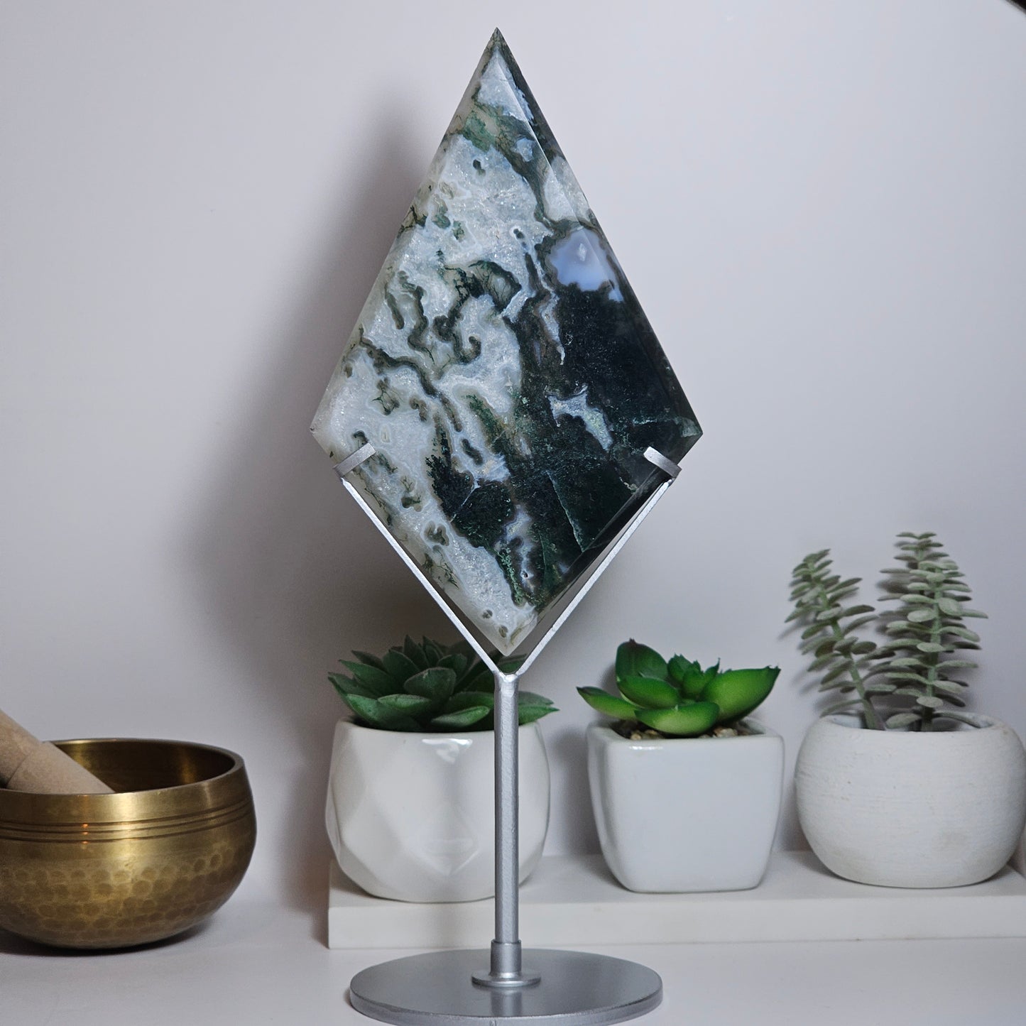 24.5cm beautiful display piece, this diamond shaped Moss Agate carving comes with its own custom matte silver stand.