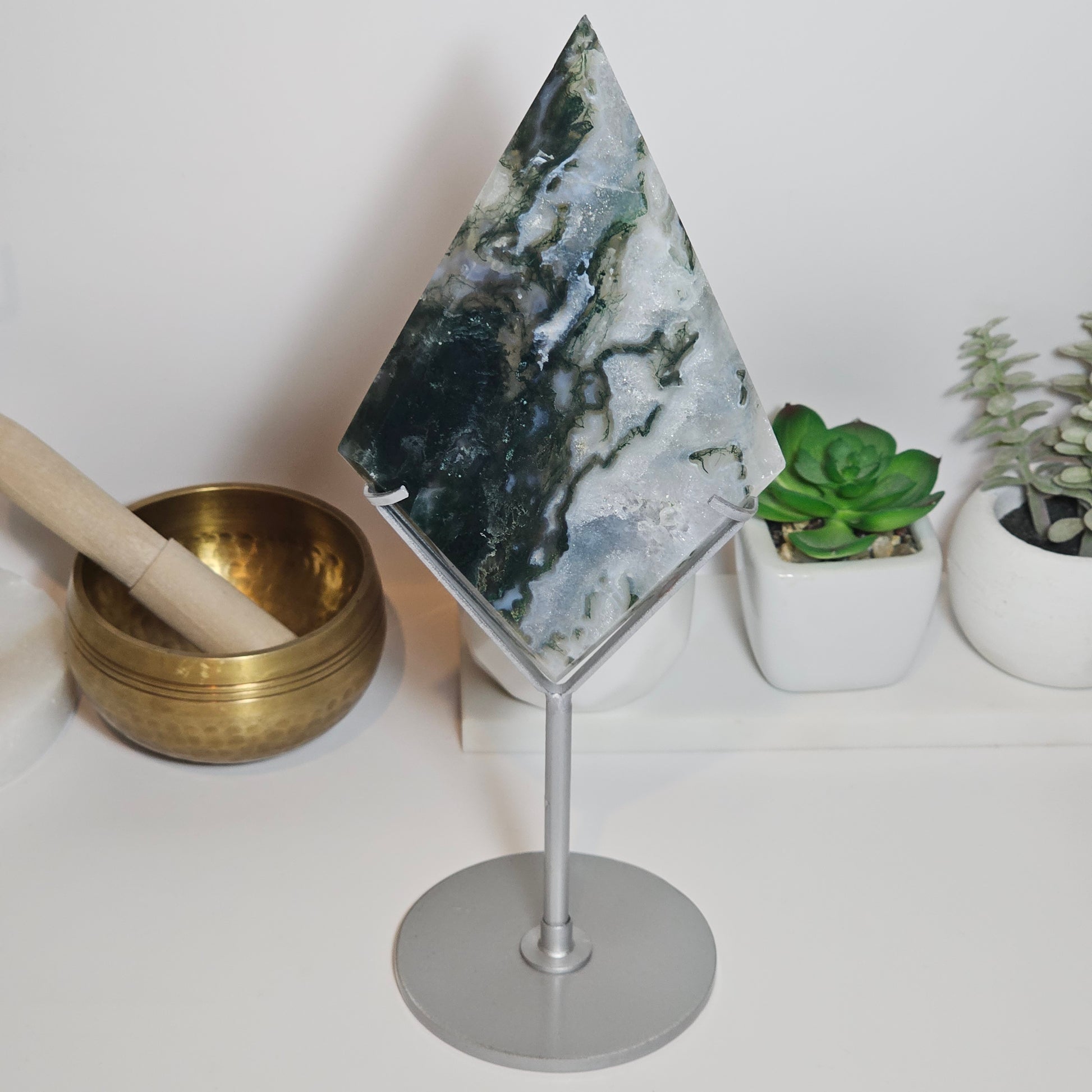 24.5cm beautiful display piece, this diamond shaped Moss Agate carving comes with its own custom matte silver stand.