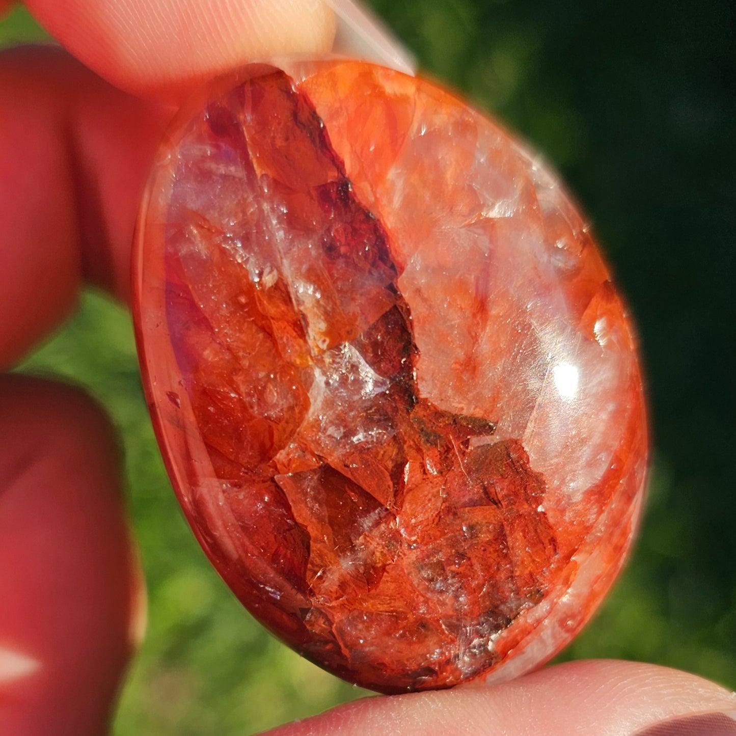 Fire Quartz/Red Hematoid Quartz/Ferruginous Quartz Palm Stone (B)Fire Quartz/Red Hematoid Quartz/Ferruginous Quartz Palm Stone (B)