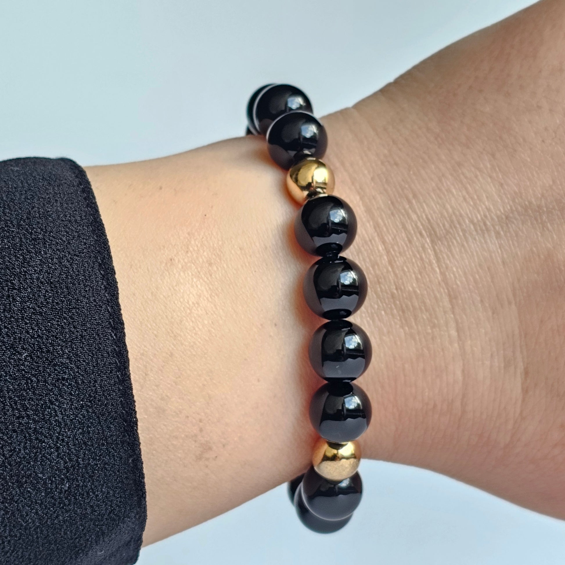 10mm Elegant Onyx and gold plated Hematite bead stretch bracelet.