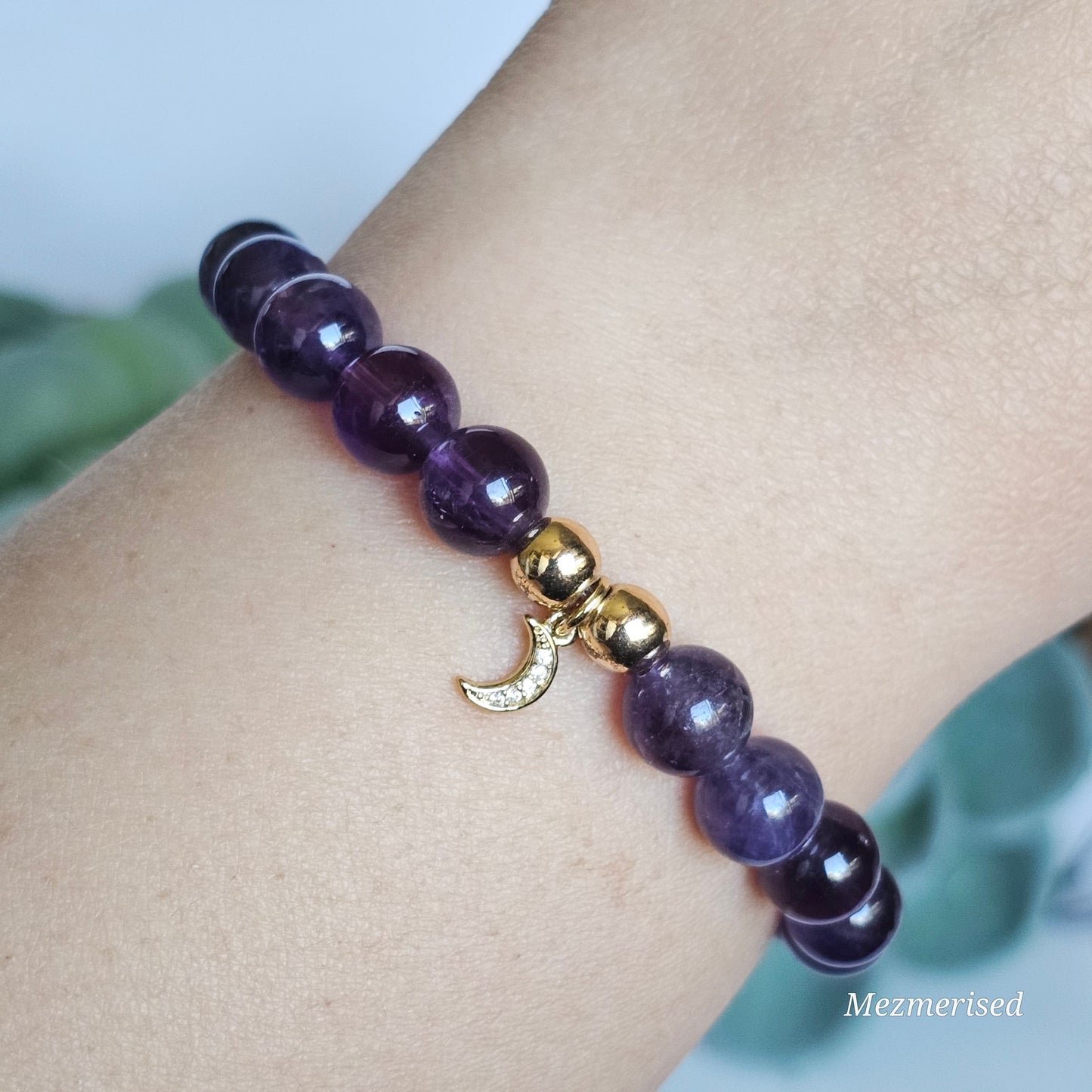 8mm Amethyst and gold plated Hematite bead stretch bracelet with your choice of charm.