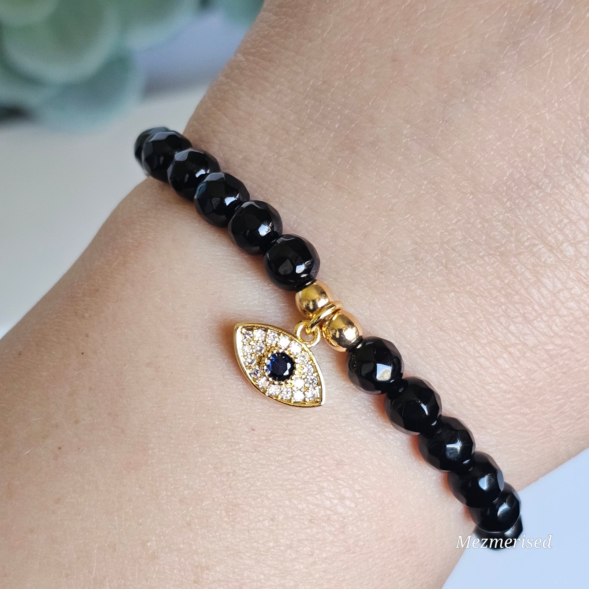 6mm faceted Onyx and gold plated Hematite bead stretch bracelet with your choice of charm.