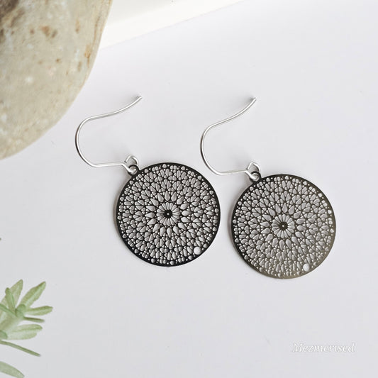 Small round filigree silver earrings