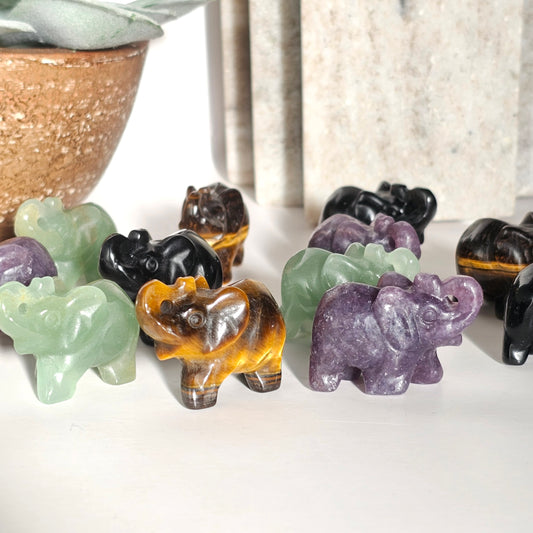 Super cute little crystal elephant carvings