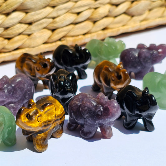 Super cute little crystal elephant carvings