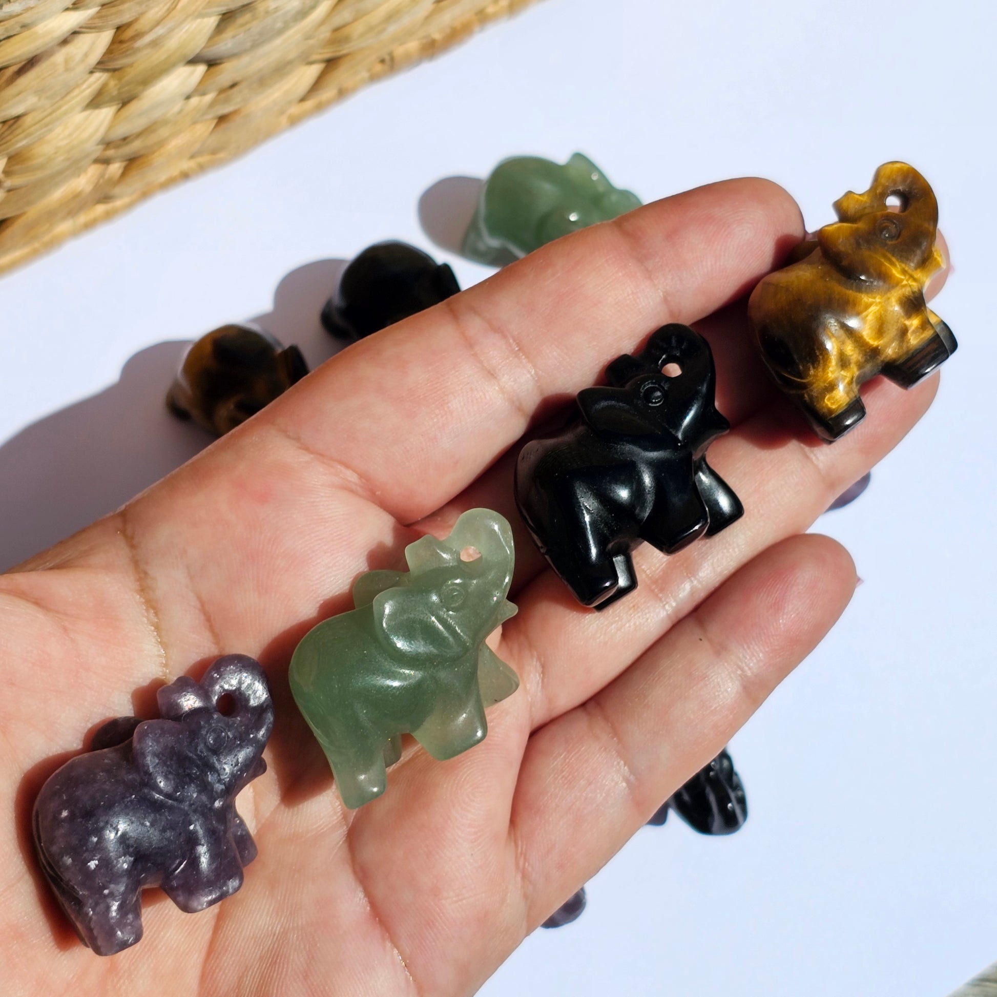 Super cute little crystal elephant carvings