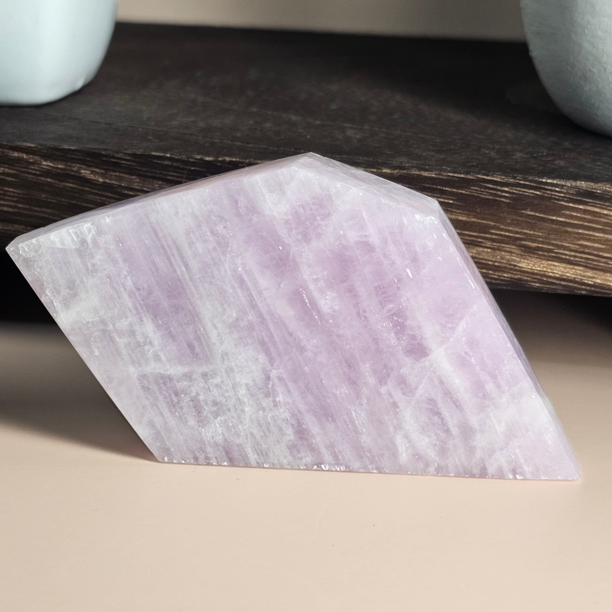 Final side profile of the Kunzite slab, highlighting its self-standing form and natural polished finish.