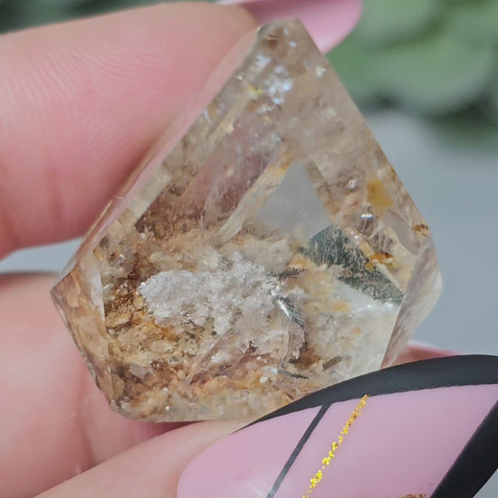 High Quality Garden Quartz Freeform With Imprint (GE)