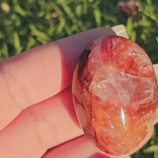 Fire Quartz/Red Hematoid Quartz/Ferruginous Quartz Palm Stone (B)Fire Quartz/Red Hematoid Quartz/Ferruginous Quartz Palm Stone (B)